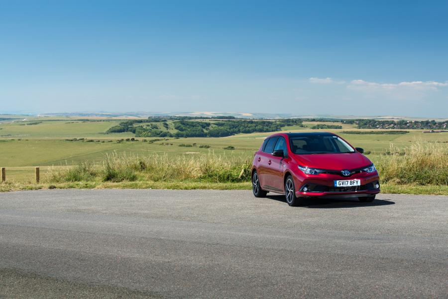  Toyota Auris Hybrid GB25 2017 года  (UK) (фото 25 из 46)